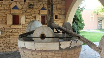 Aquilia-Hotel-Olivenpresse